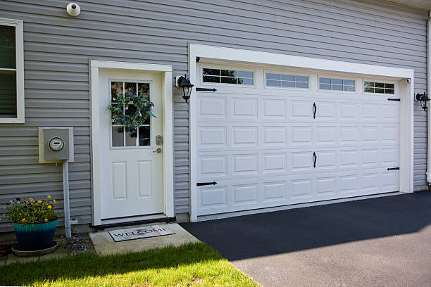 24/7 Emergency Garage Door Panel Replacement experts in Greenville, MS
